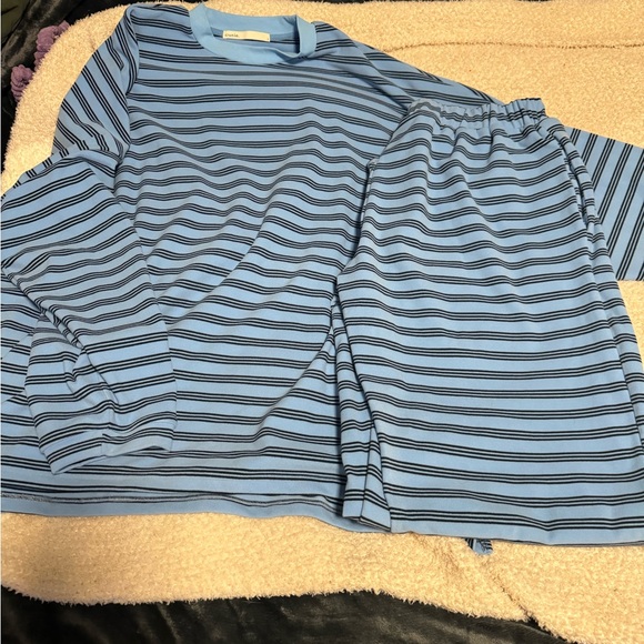 Striped Set - Picture 6 of 9